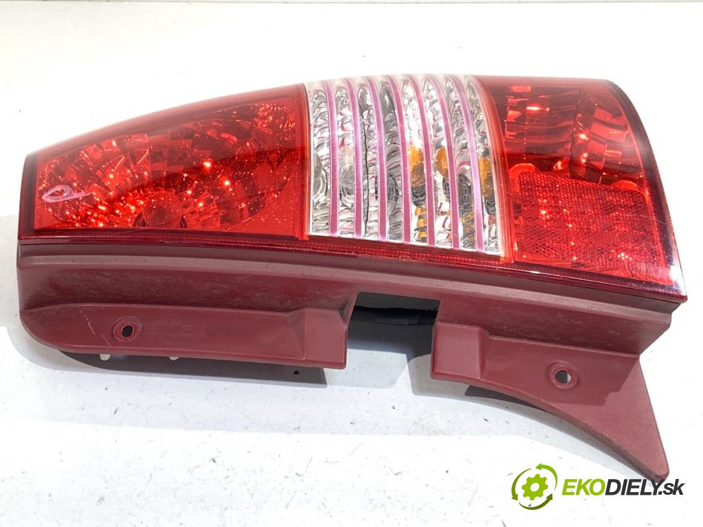 KIA PICANTO I liftback 2004 48 kW 1.1 1086 Svetlo pravy zad