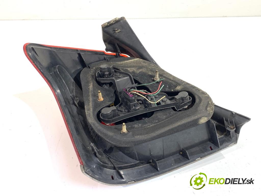 TOYOTA AVENSIS T25 liftback 2003 85 kW 2.0 D-4D (CDT250_) 1995 Svetlo pravy zad