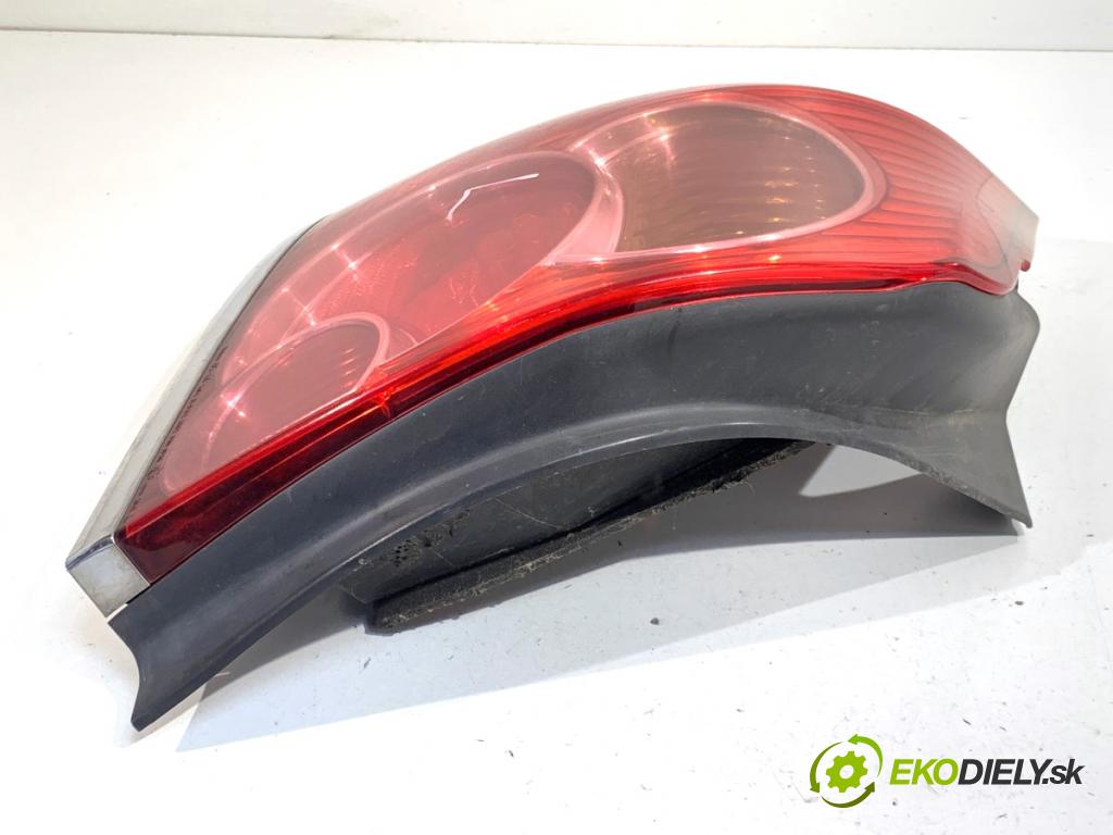 TOYOTA AVENSIS T25 liftback 2003 85 kW 2.0 D-4D (CDT250_) 1995 Svetlo ľavy zad