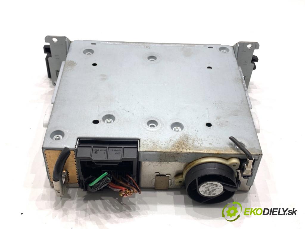 BMW E60 sedan 2004 125 kW 520 i 2171 RADIO 6950814 (Audio zariadenie)