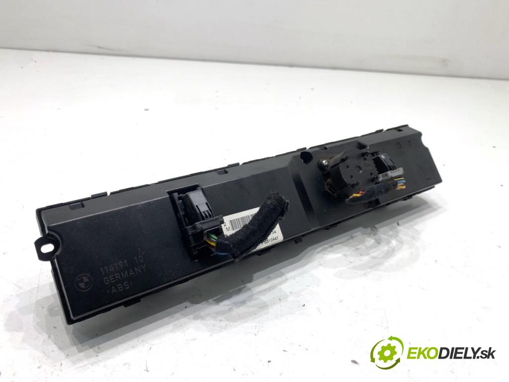 BMW E60 sedan 2004 125 kW 520 i 2171 Panel ovládania kúrenia 6946979 (Prepínacie páčky pod volantom)
