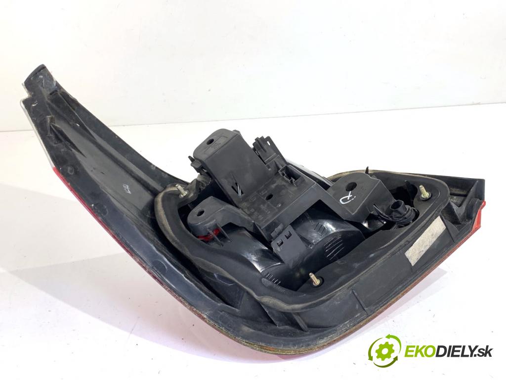 BMW E60 sedan 2004 125 kW 520 i 2171 Svetlo pravy zad 6910768