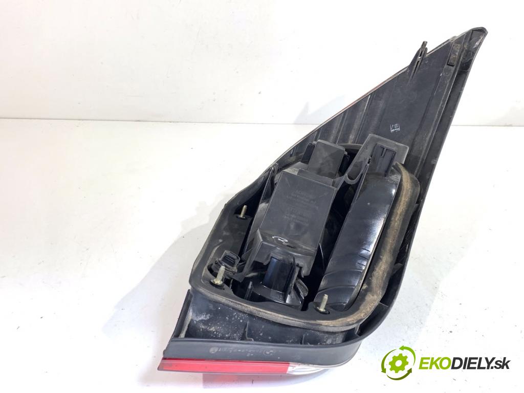 BMW E60 sedan 2004 125 kW 520 i 2171 Svetlo pravy zad 6910768
