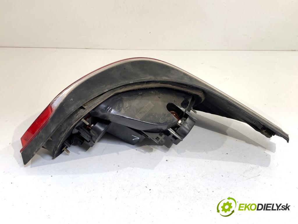 BMW E60 sedan 2004 125 kW 520 i 2171 Svetlo ľavy zad 6910767