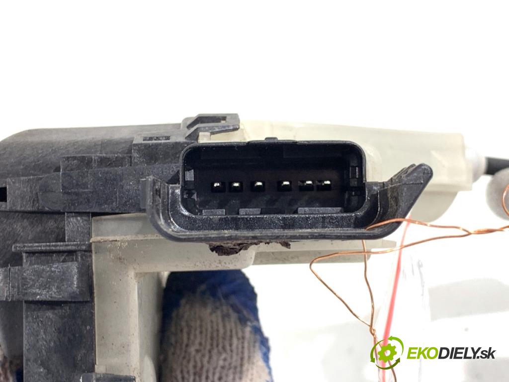 CITROEN C3 III liftback 2018 81 kW 1.2 PURETECH 110 1199 zámok Dvere ľavy zad PSA123985
