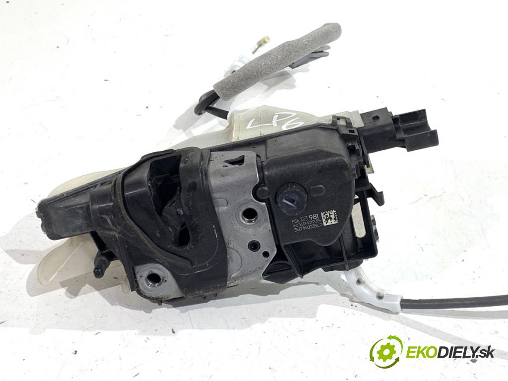 CITROEN C3 III liftback 2018 81 kW 1.2 PURETECH 110 1199 zámok Dvere ľavy predný PSA123981