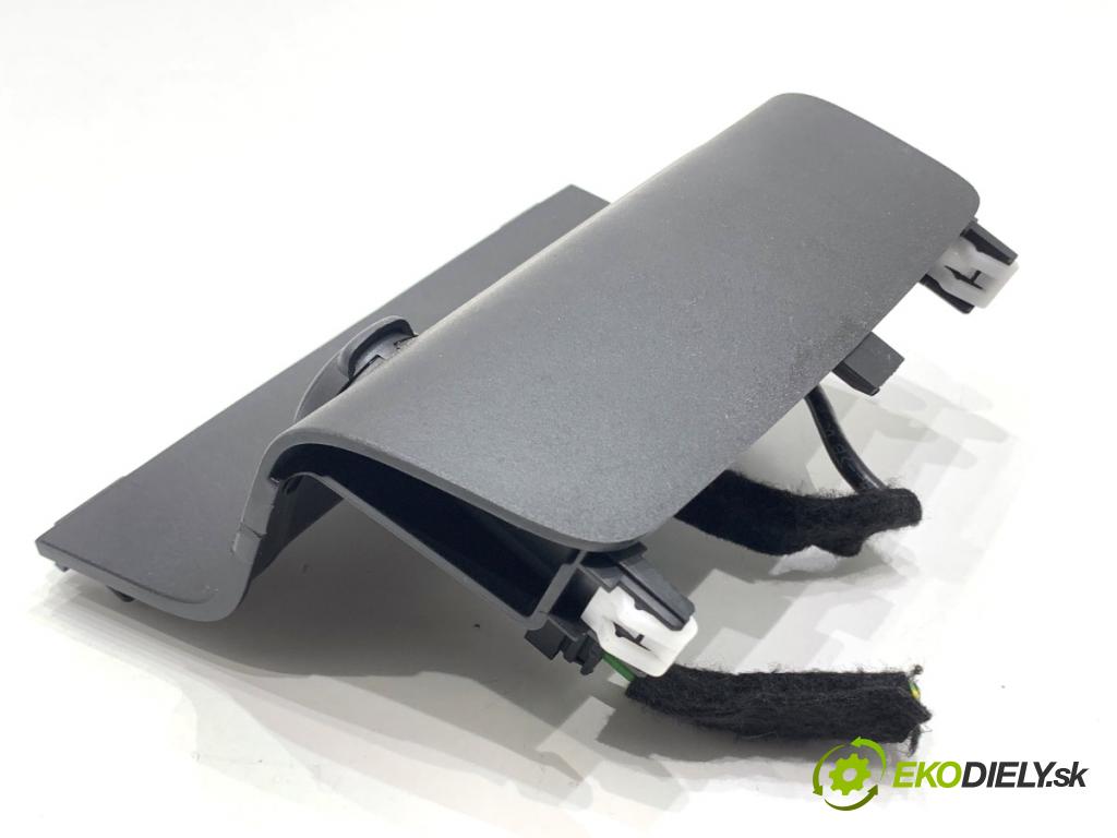 CITROEN C3 III liftback 2018 81 kW 1.2 PURETECH 110 1199 HNÍZDO: USB 9812508977