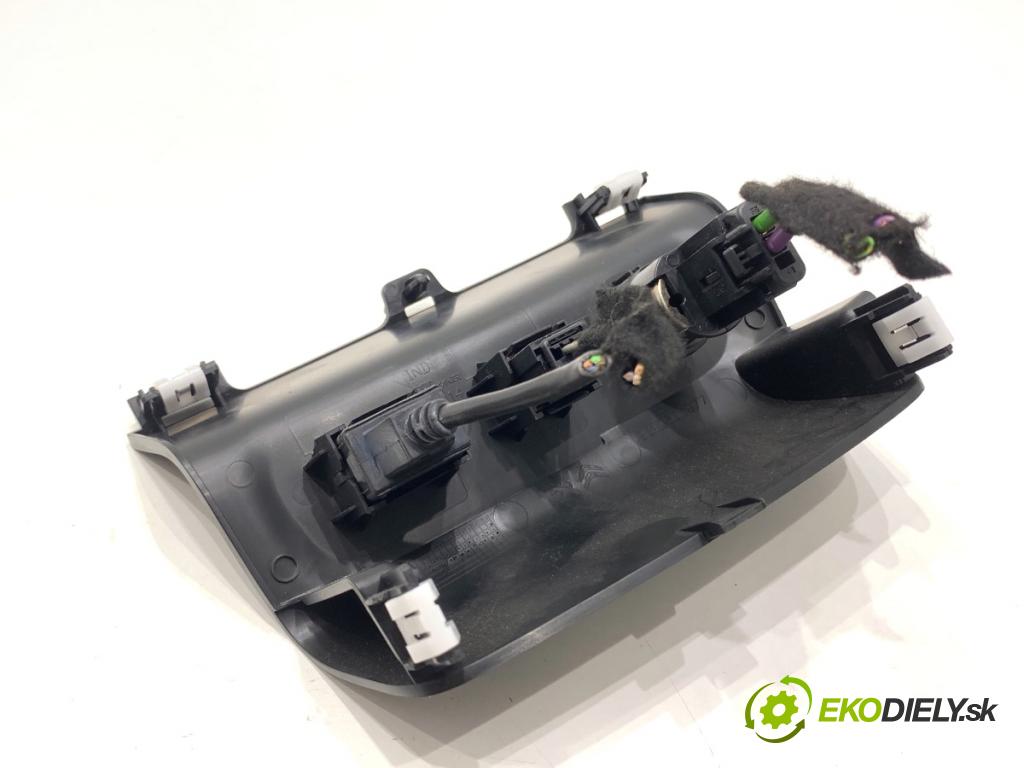 CITROEN C3 III liftback 2018 81 kW 1.2 PURETECH 110 1199 HNÍZDO: USB 9812508977