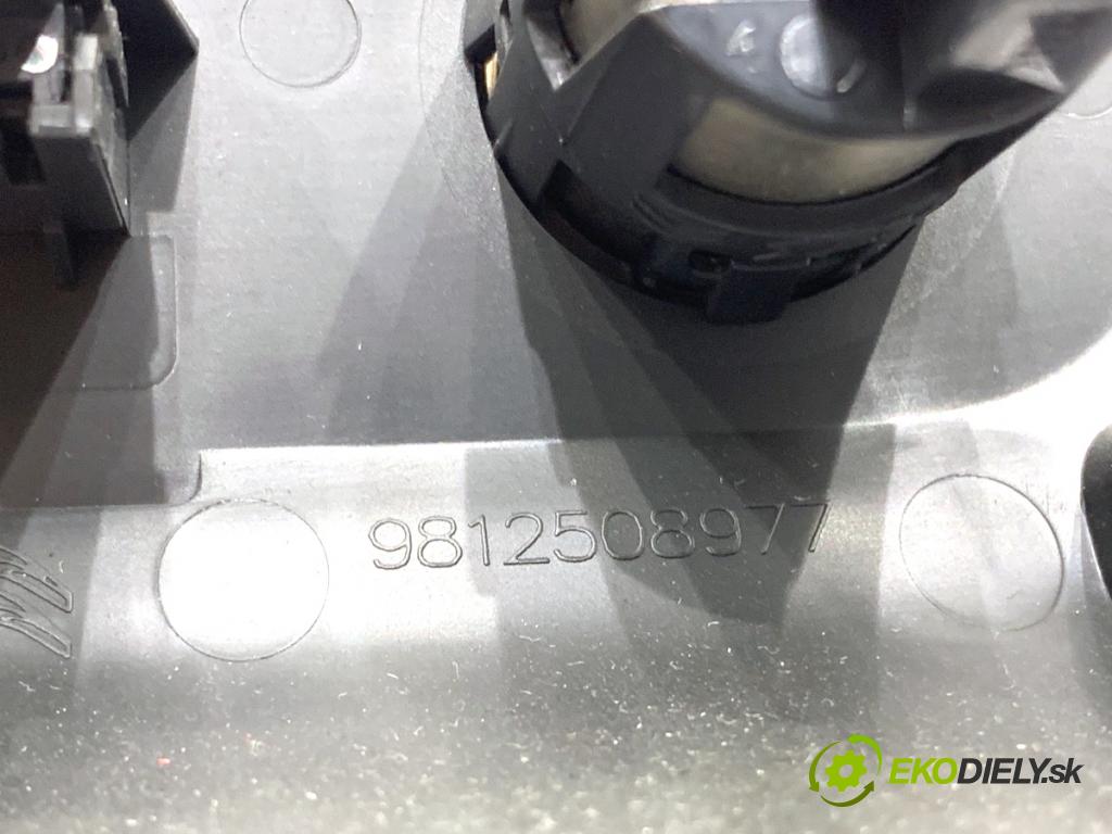 CITROEN C3 III liftback 2018 81 kW 1.2 PURETECH 110 1199 HNÍZDO: USB 9812508977