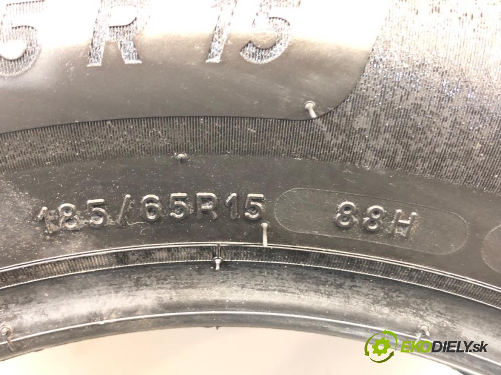 --- ---      PNEUMATIKA: 2X 185/65 15" MICHELIN