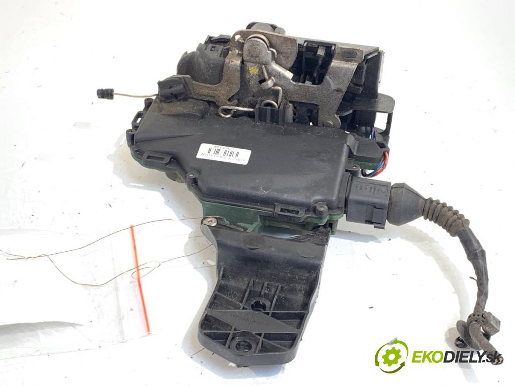 VW PASSAT B5 FL sedan 2004 132 kW 2.5 TDI 4motion 2496 zámok Dvere ľavy zad 3B4839015M