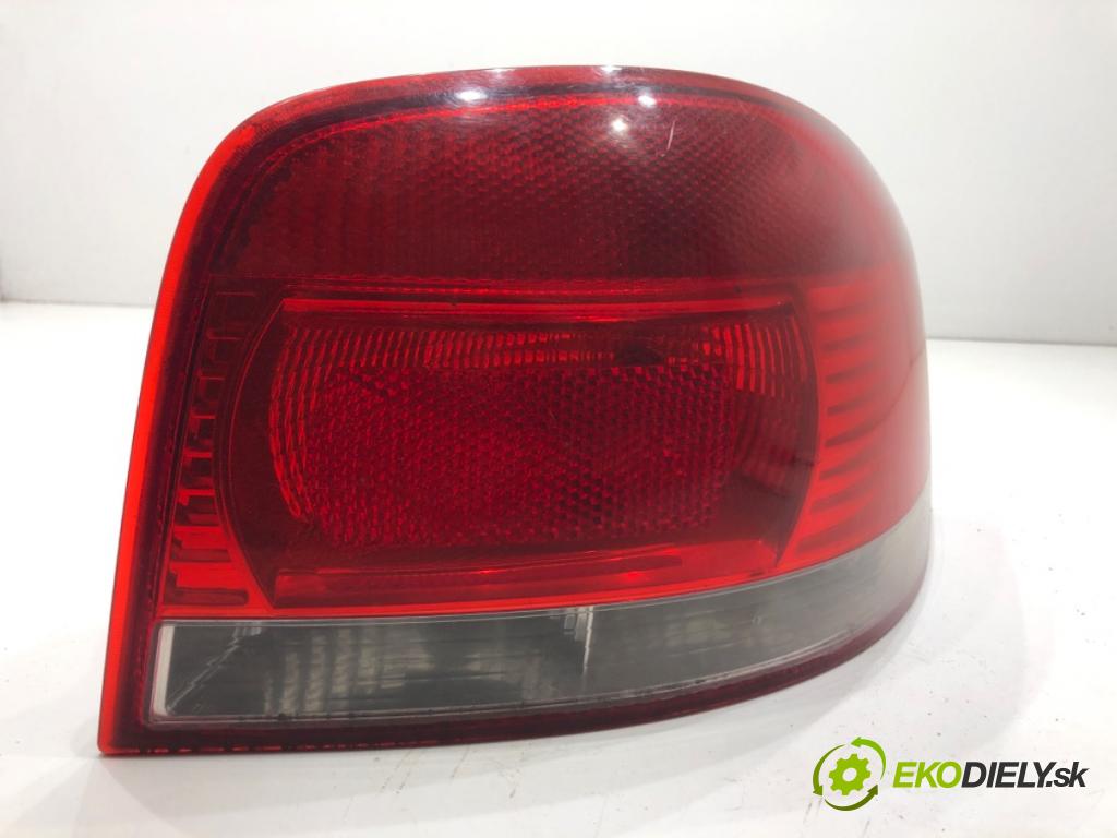 AUDI A3 8P liftback 2004 77 kW 1.9 TDI 1896 světlo pravý zadní část 8P0945096