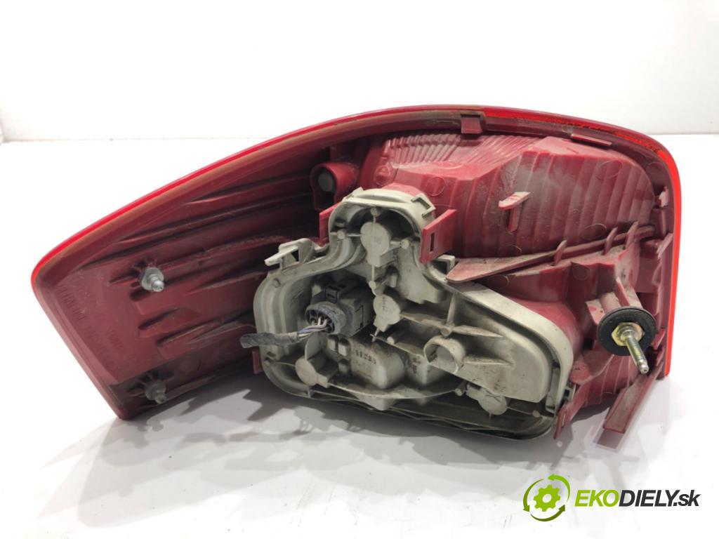AUDI A3 8P liftback 2004 77 kW 1.9 TDI 1896 Svetlo pravy zad 8P0945096
