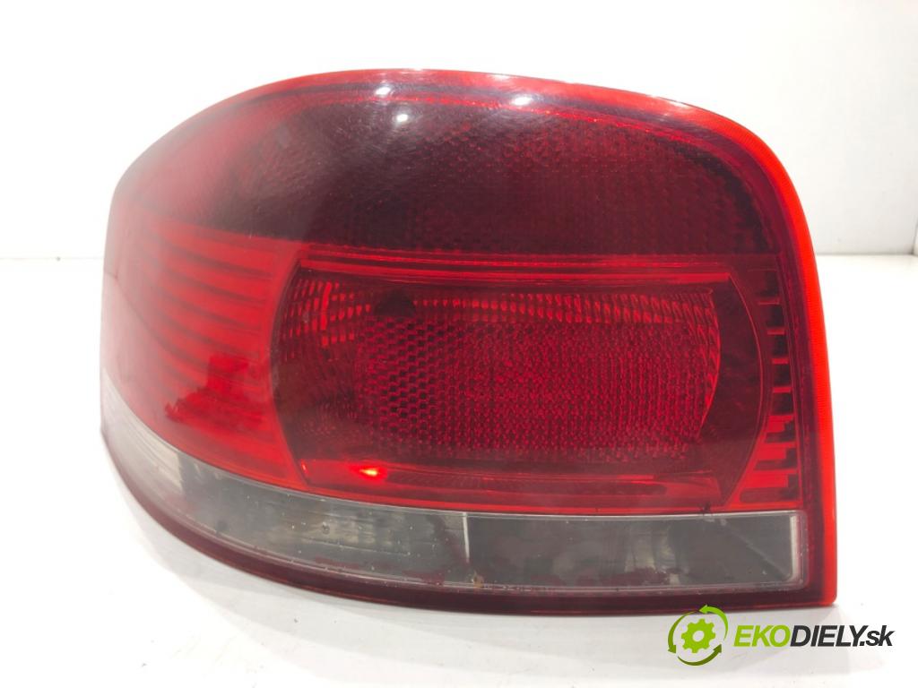 AUDI A3 8P liftback 2004 77 kW 1.9 TDI 1896 Svetlo ľavy zad 8P0945095