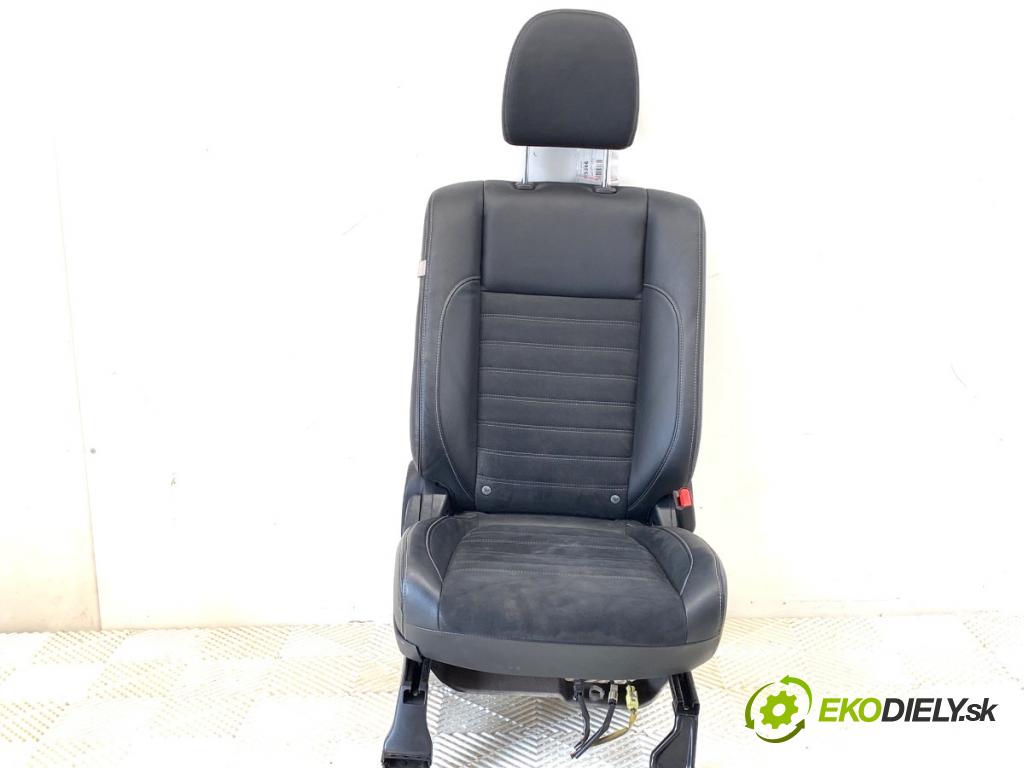 MITSUBISHI OUTLANDER III SUV 2015 89 kW 2.0 Hybrid 4WD (GG2W) 1998 Sedadlo pravy predný 