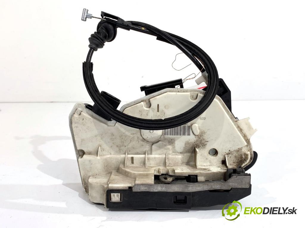 SKODA SUPERB II Kombi 2011 103 kW 2.0 TDI 1968 zámok Dvere pravy predný 5N1837016C