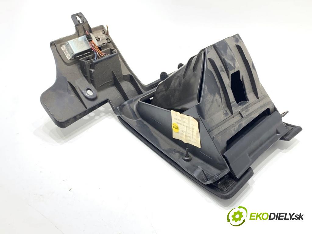 SKODA SUPERB II Kombi 2011 103 kW 2.0 TDI 1968 Priehradka, kastlík volantu 3T1857919