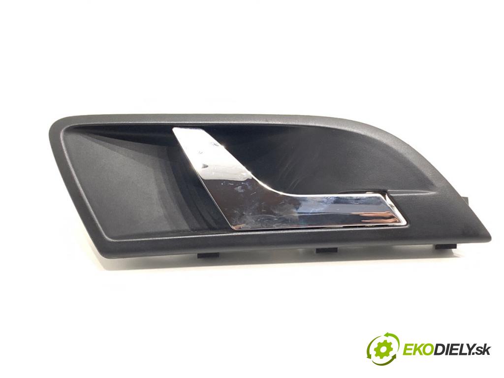SKODA SUPERB II Kombi 2011 103 kW 2.0 TDI 1968 klika vnitřní pravý zadní část 3T0839248