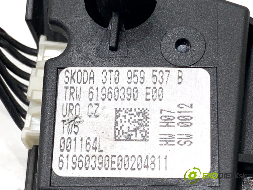 SKODA SUPERB II Kombi 2011 103 kW 2.0 TDI 1968 SPÍNAČE: volantu 3T0959538D 3T0959537B