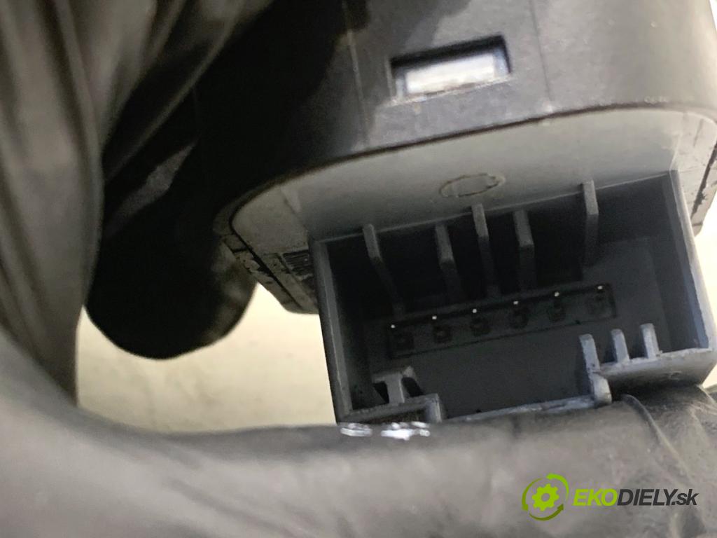 SKODA SUPERB II Kombi 2011 103 kW 2.0 TDI 1968 Prepínač nastavenia spätných zrkadiel 3T0959565 (Prepínacie páčky pod volantom)