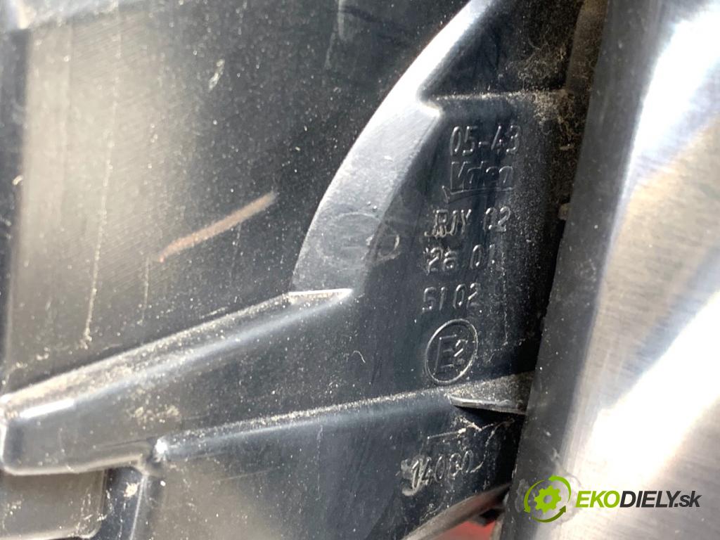 TOYOTA AVENSIS T27 Kombi 2018 108 kW 1.8 (ZRT271_) 1798 světlo pravý zadní část