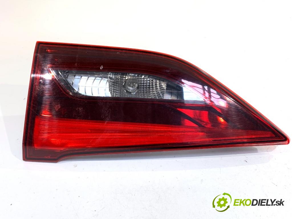 TOYOTA AVENSIS T27 Kombi 2018 108 kW 1.8 (ZRT271_) 1798 světlo zadní část pravá vnitřní  (Klika dveří ostatní)