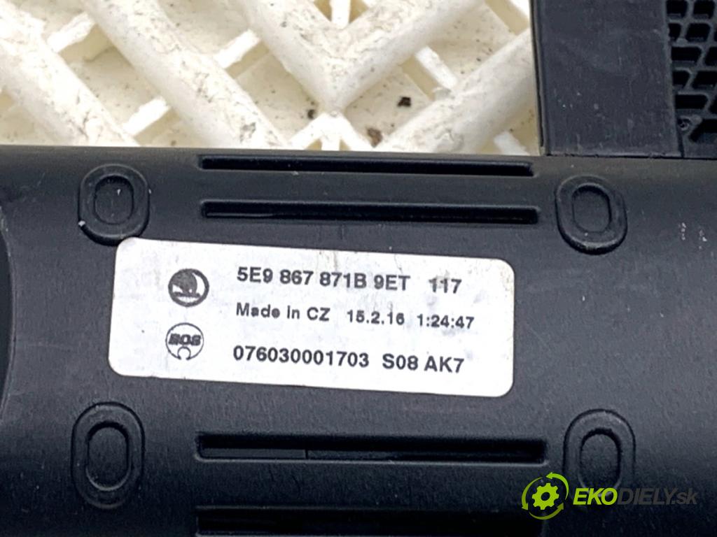 SKODA OCTAVIA III Kombi 2016 110 kW 1.4 TSI 1395 Roleta kufra 5E9867871B