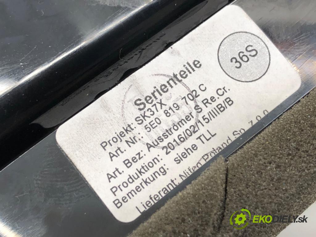 SKODA OCTAVIA III Kombi 2016 110 kW 1.4 TSI 1395 mří topení pravý přední část 5E0819702C