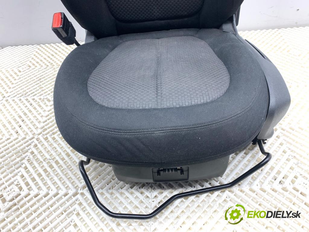 BMW F45 nadwozie wielkoprzestrzenne (MPV) 2016 110 kW 218 d 1995 Sedadlo ľavy predný