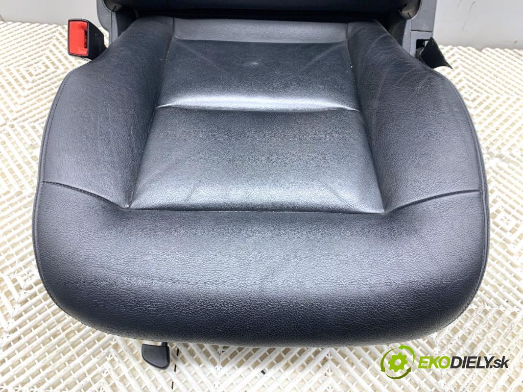 MERCEDES-BENZ S212 Kombi 2010 170 kW E 350 CDI (212.225) 2987 Sedadlo ľavy predný