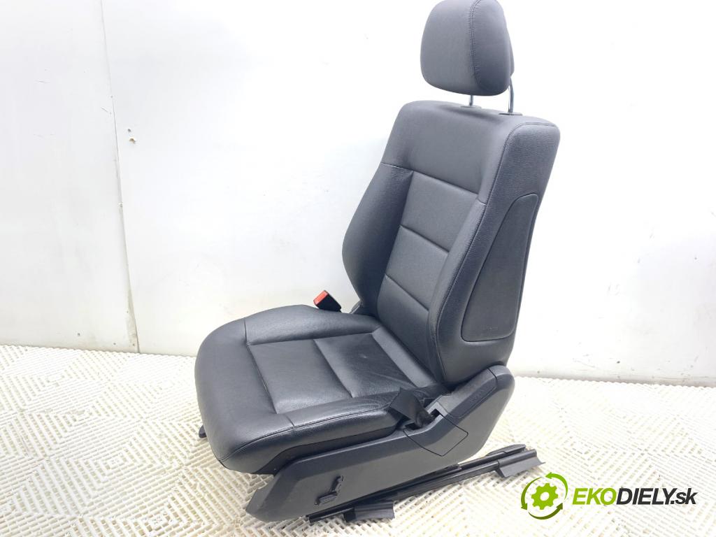 MERCEDES-BENZ S212 Kombi 2010 170 kW E 350 CDI (212.225) 2987 Sedadlo ľavy predný