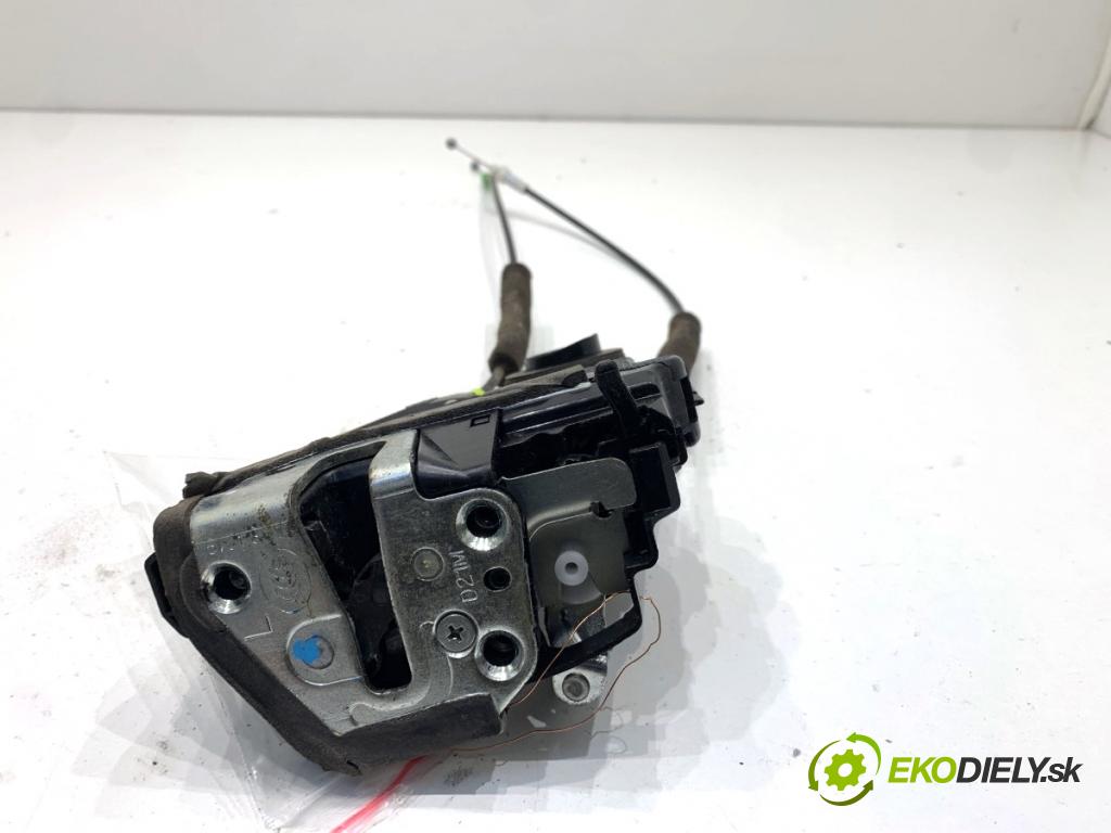 TOYOTA COROLLA E21 Kombi 2019 72 kW 1.8 Hybrid (ZWE211) 1798 zámok Dvere pravy zad 