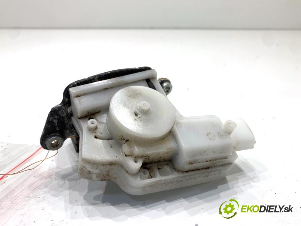 TOYOTA COROLLA E21 Kombi 2019 72 kW 1.8 Hybrid (ZWE211) 1798 zámok dverí zad