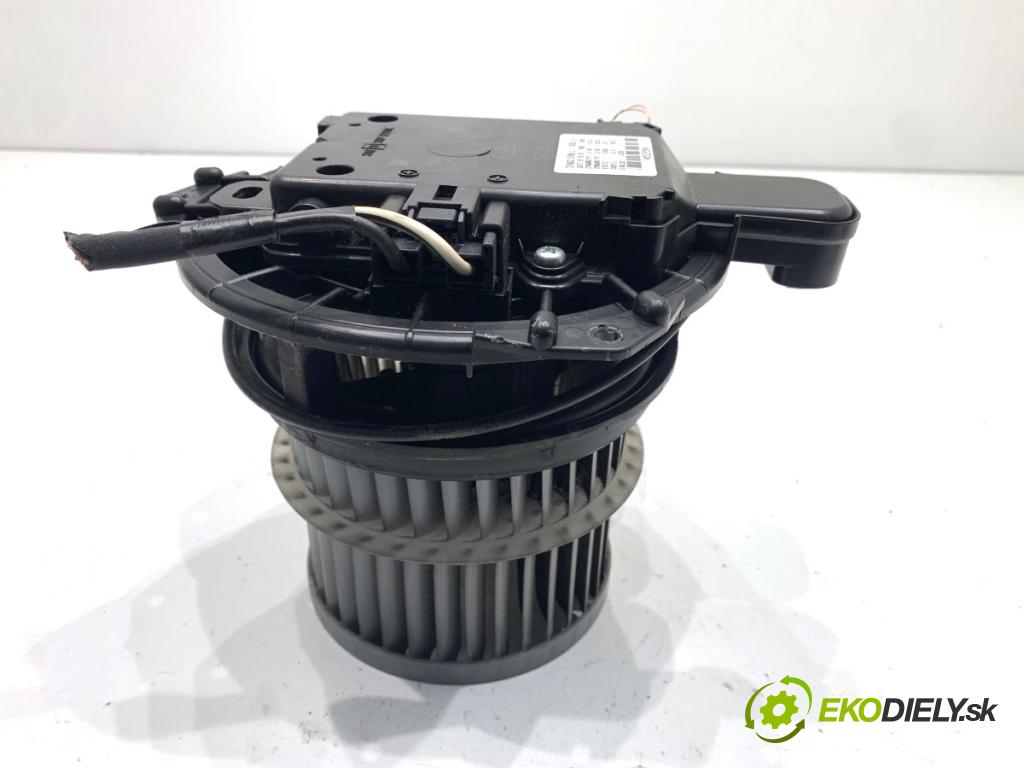 TOYOTA COROLLA E21 Kombi 2019 72 kW 1.8 Hybrid (ZWE211) 1798 ventilátor kúrenia