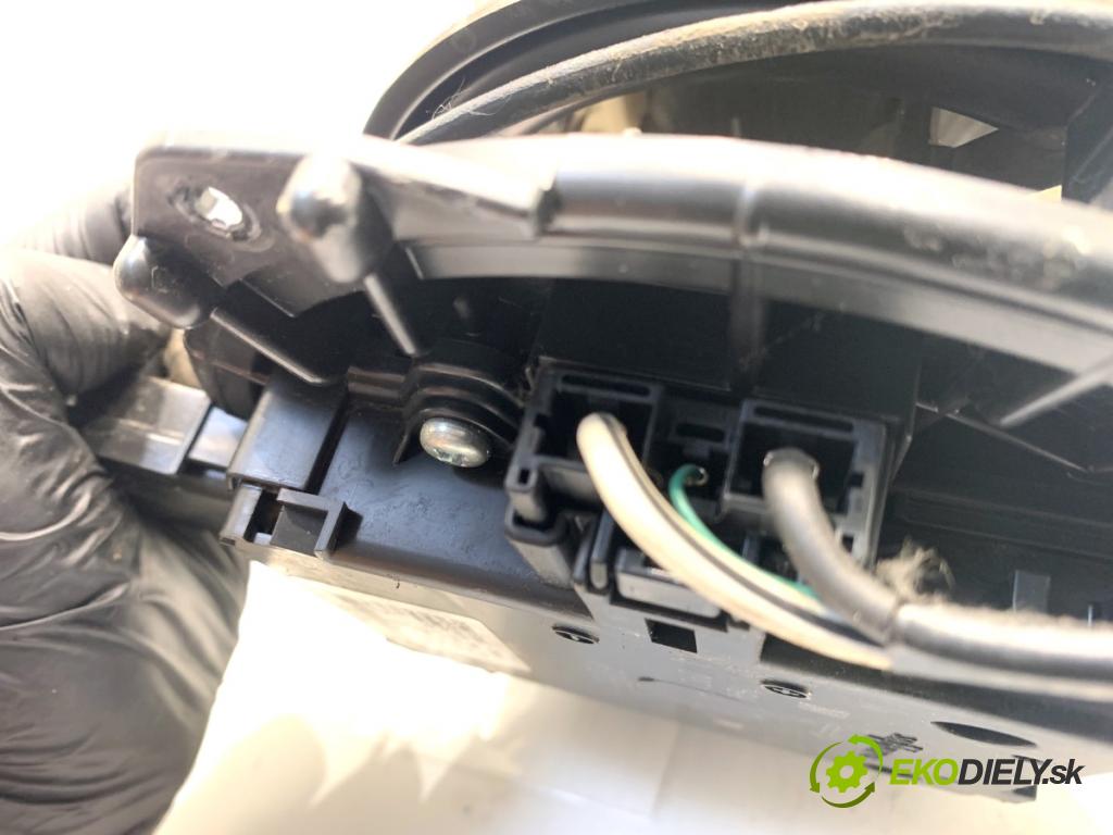 TOYOTA COROLLA E21 Kombi 2019 72 kW 1.8 Hybrid (ZWE211) 1798 ventilátor kúrenia