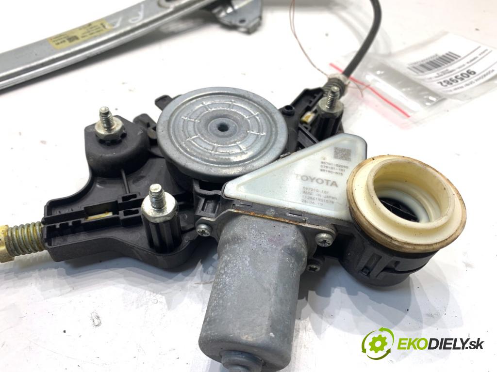 TOYOTA COROLLA E21 Kombi 2019 72 kW 1.8 Hybrid (ZWE211) 1798 Mechanizmus okna pravy predný 69810-02791 85701-02090