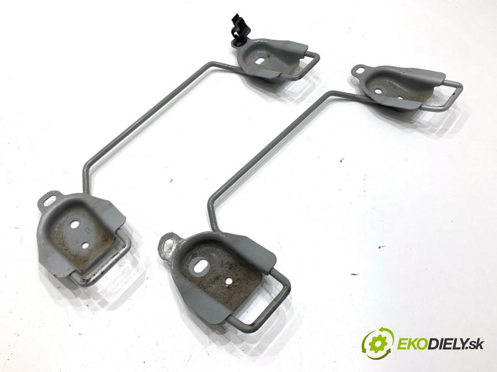 TOYOTA COROLLA E21 Kombi 2019 72 kW 1.8 Hybrid (ZWE211) 1798 Uchytenie ISOFIX