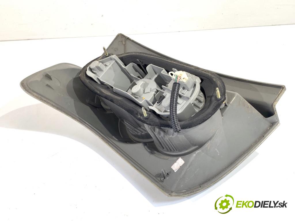 TOYOTA COROLLA E13 nadwozie wielkoprzestrzenne (MPV) 2004 81 kW 1.6 (ZNR10_) 1598 Svetlo pravy zad