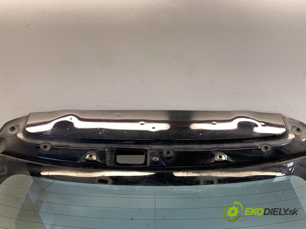 TOYOTA YARIS IV SUV 2022 68 kW 1.5 Hybrid (MXPJ10) 1490 kapota zad 209