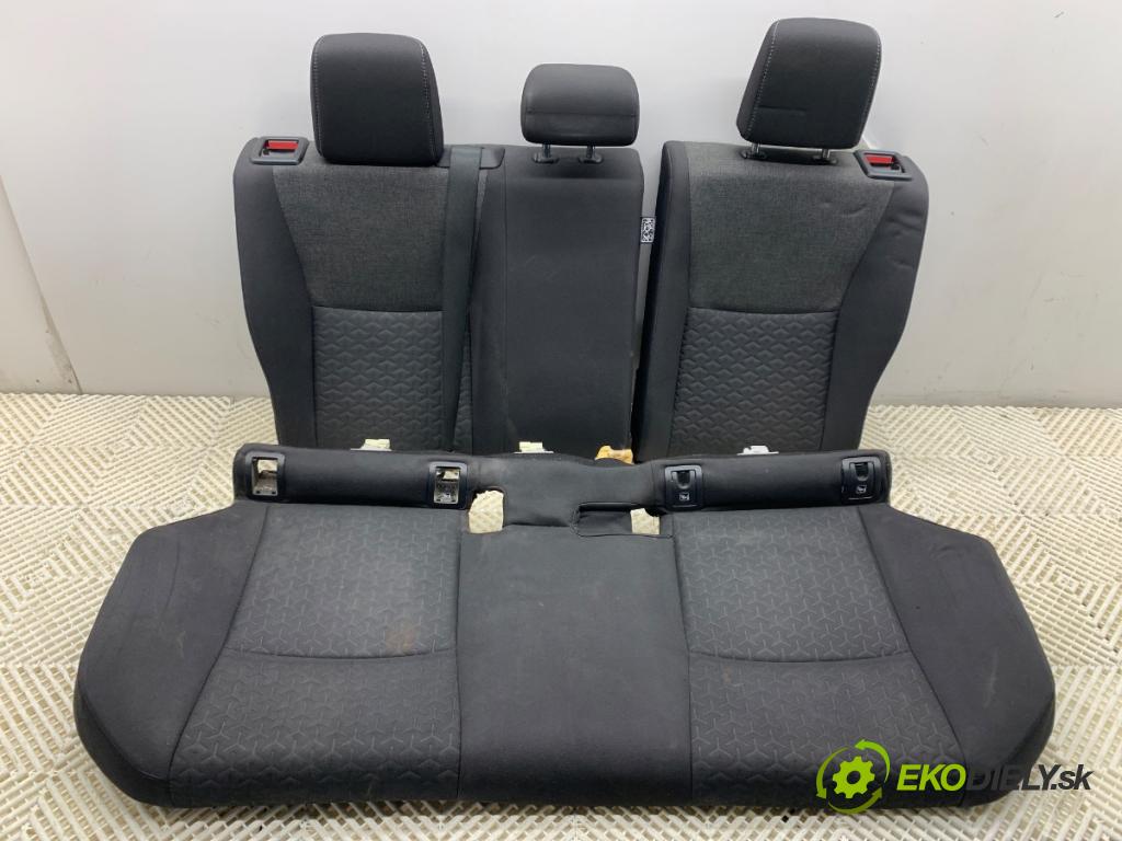 TOYOTA YARIS IV SUV 2022 68 kW 1.5 Hybrid (MXPJ10) 1490 Sedadlo druhý rad 