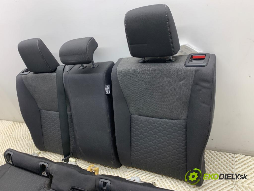 TOYOTA YARIS IV SUV 2022 68 kW 1.5 Hybrid (MXPJ10) 1490 Sedadlo druhý rad
