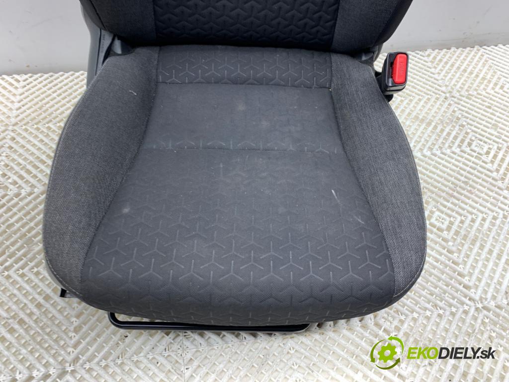 TOYOTA YARIS IV SUV 2022 68 kW 1.5 Hybrid (MXPJ10) 1490 Sedadlo pravy predný