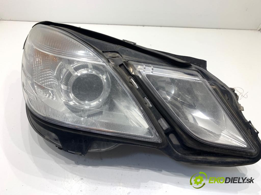 MERCEDES-BENZ S212 Kombi 2010 170 kW E 350 CDI (212.225) 2987 Svetlomet pravy predný A2128208261