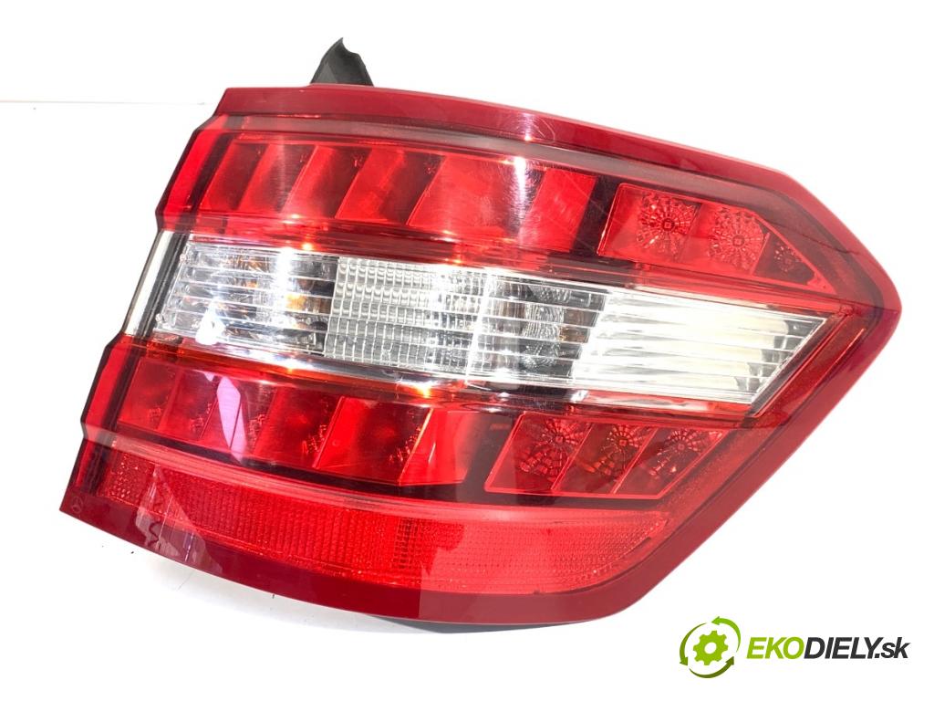 MERCEDES-BENZ S212 Kombi 2010 170 kW E 350 CDI (212.225) 2987 světlo pravý zadní část 