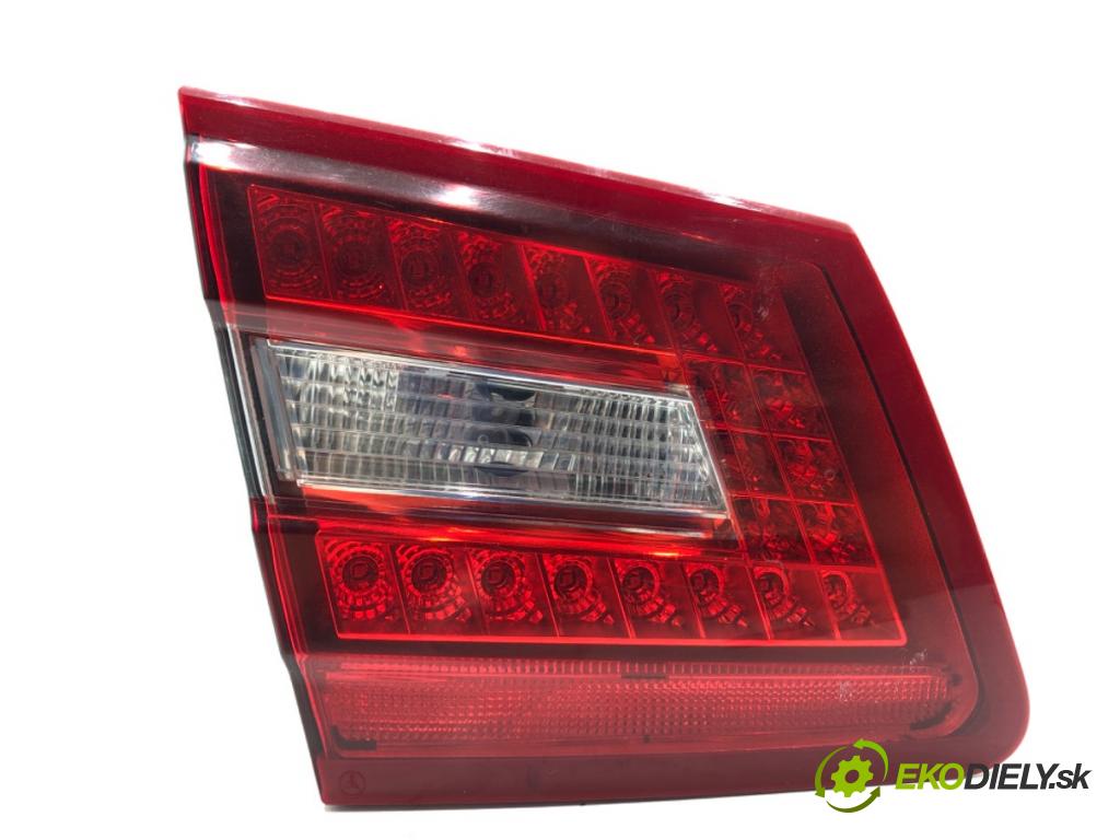 MERCEDES-BENZ S212 Kombi 2010 170 kW E 350 CDI (212.225) 2987 Svetlo zad ľavá strana vnútorná A055364 (Kľučka dverí ostatné)