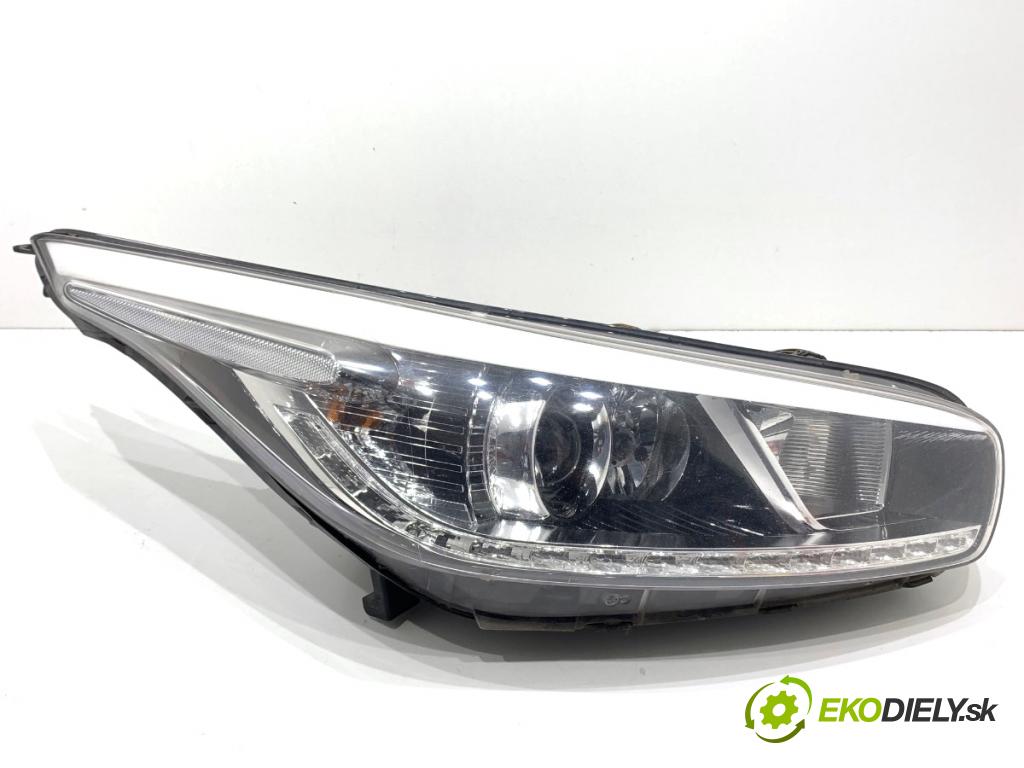 KIA CEED Kombi 2015 81 kW 1.6 CRDi 110 1582 světlomet pravý přední část 92102-A2220