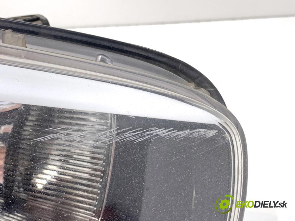 KIA CEED Kombi 2015 81 kW 1.6 CRDi 110 1582 Svetlomet pravy predný 92102-A2220