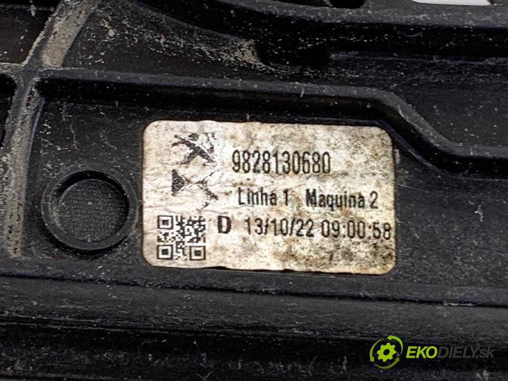 OPEL MOKKA SUV 2022 96 kW 1.2 (76) 1199 Mechanizmus okna pravy predný 9828130680