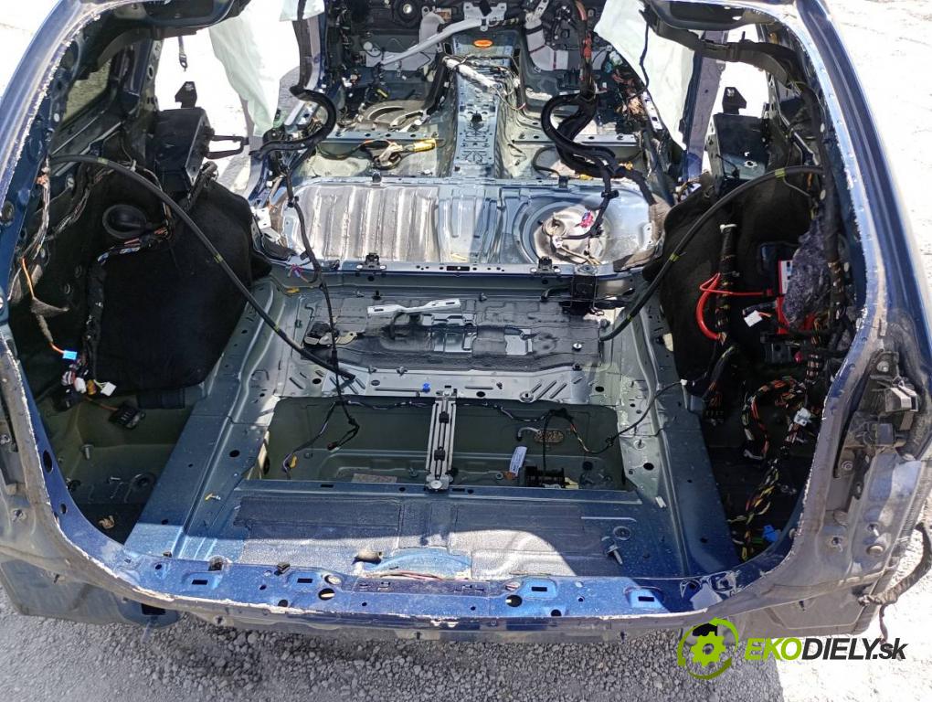 BMW G21 Kombi 2021 140 kW 320 d Mild-Hybrid 1995 karoséria ČTVRŤÁK: Blatník prah strecha PODŁUŻNICA