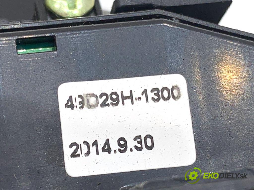 KIA CEED Kombi 2015 81 kW 1.6 CRDi 110 1582 SPÍNAČE: volantu 96710-A2200WK